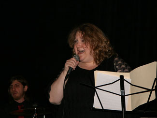 picture of Lina Orfanos singing